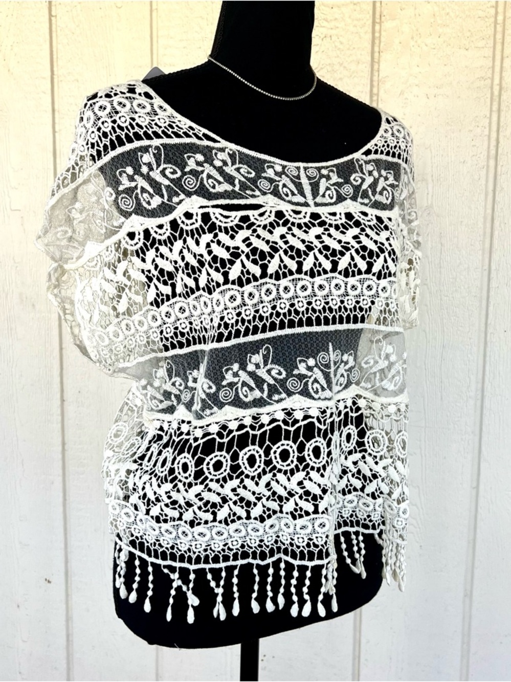 Charming Charlie NWOT Boho Crochet Lace Top Medium Ivory Tassel Hem